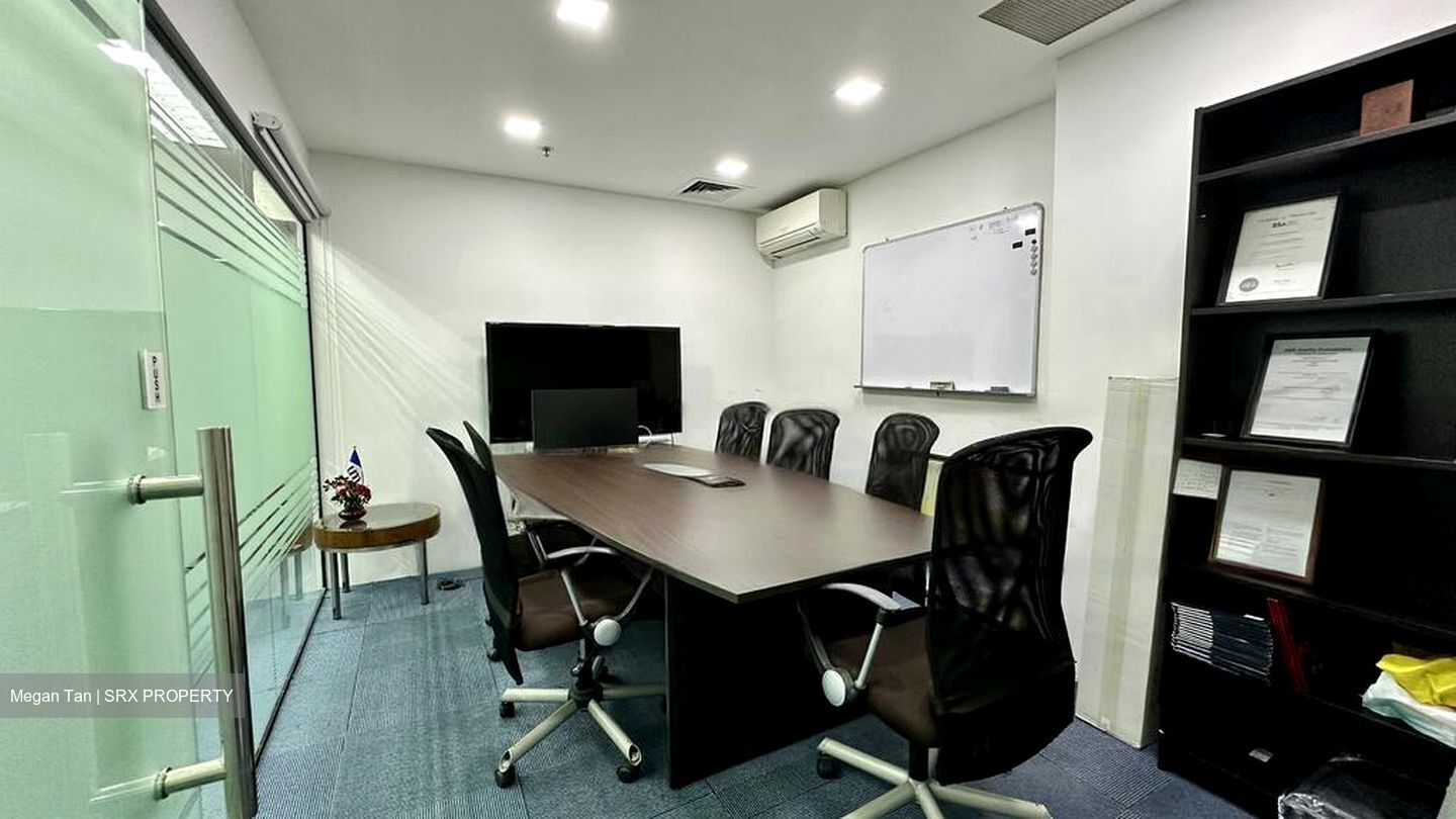 International Plaza (D2), Office #564636231
